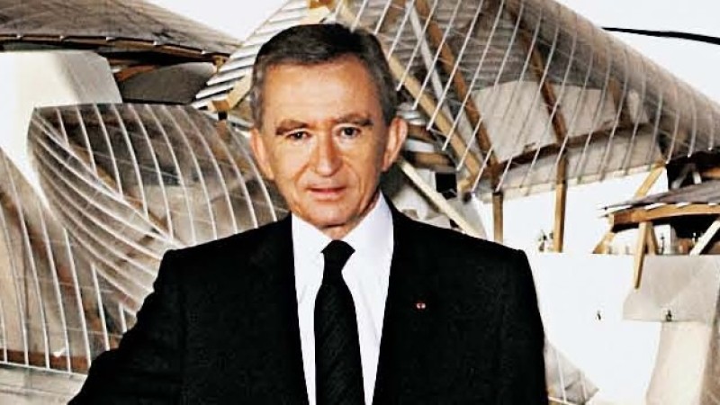 LVMH CEO, Bernard Arnault and his wife Helene Mercier Arnault pose in front  of Christain Dior's house and museum in Granville, Britain coast of France  on May 14, 2005 for the celebration