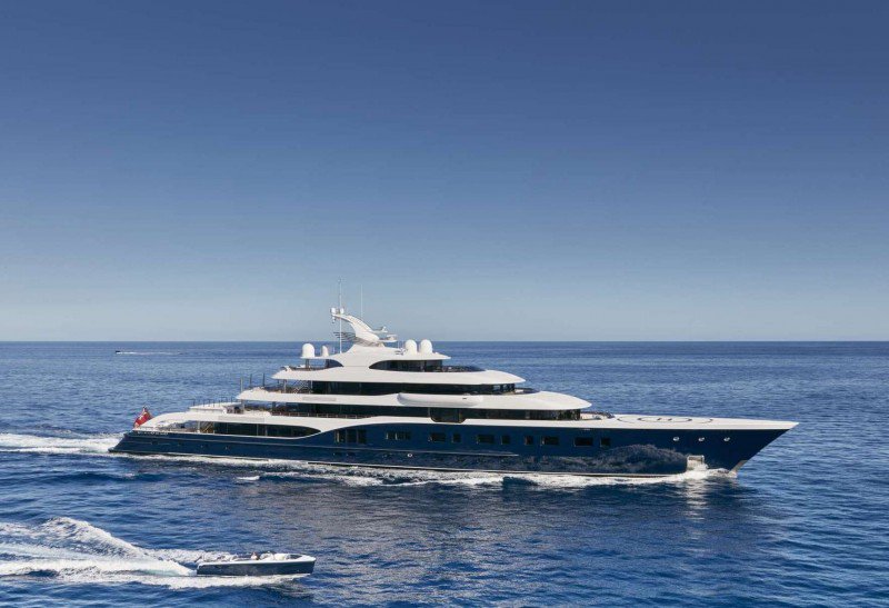 Paradise papers : Bernard Arnault, épinglé pour une maison et un yacht, dit  avoir agi de manière parfaitement légale - France Bleu