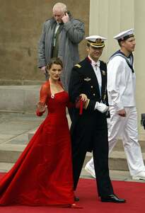Letizia in Lorenzo Caprile red dress matched with heirloom rubies attended the marriage of Crown Prince Frederik of Denmark and Mary Donaldson in Copenhagen on the arm of her then fiance, Felipe of Spain in red Caprile dress with heirloom red rubbies, 2004