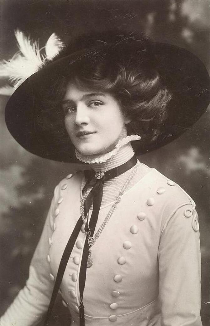 Portrait of Lily Elsie, Birmingham September 1909, elegancepedia