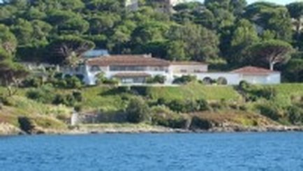 Bernard Arnault: The Richest Man in the World owns a villa in Les Parcs de  St Tropez - St Tropez House Blog