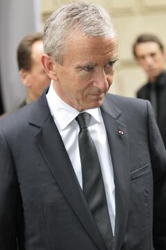 LVMH president Bernard Arnault elegant style in suits of grey