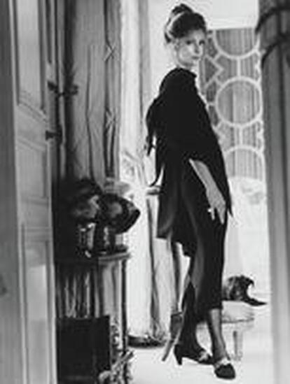Dolores Guiness (31 July 1936 – 20 January 2012), elegancepedia, Dolores Guinness in dress of Hubert de Givenchy, photo by Henry Clarke