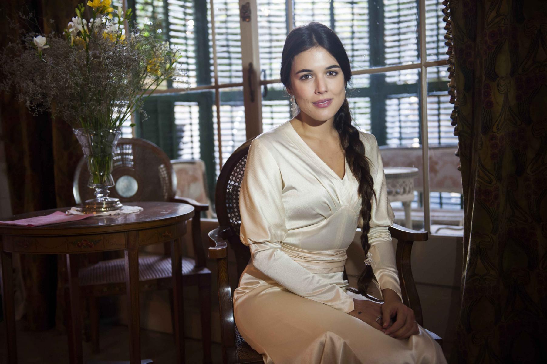 Adriana Sofía Ugarte (17 January 1985), most beautiful Spanish actress, Adriana Ugarte in mini serie Habitaciones Cerradas(2015)