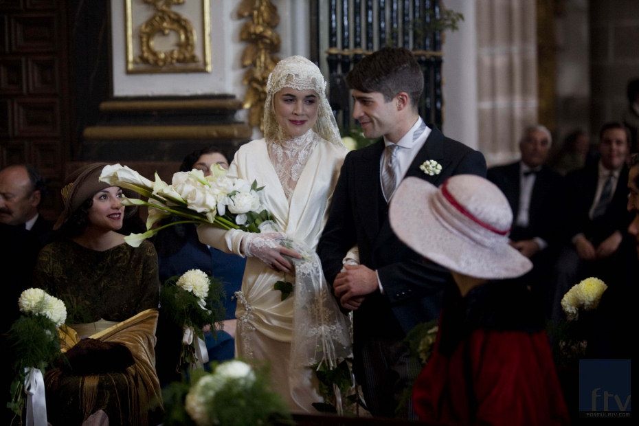 Adriana Sofía Ugarte (17 January 1985), most beautiful Spanish actress, as Victoria in tv series La Senora