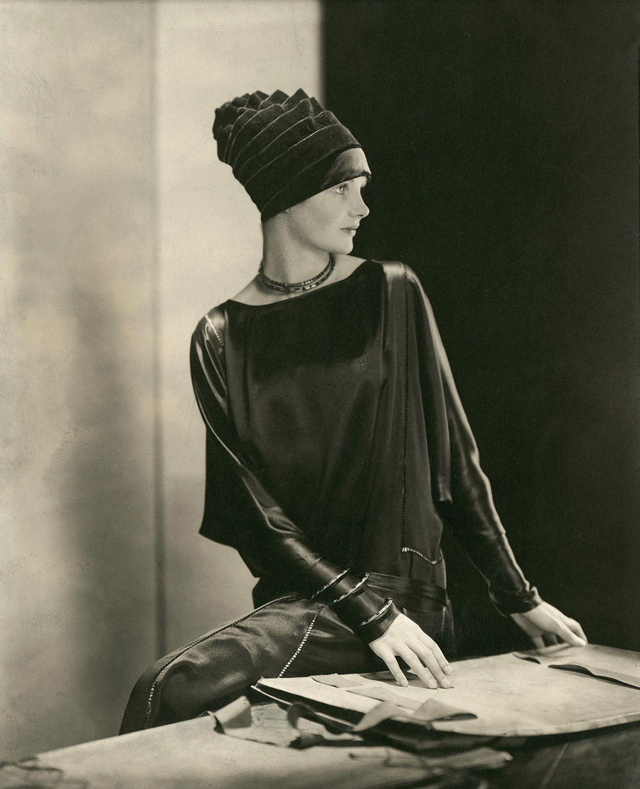 Model Dorothy Smart wearing a black velvet hat by Madame Agnès, photo by Edward Steichen, 1926