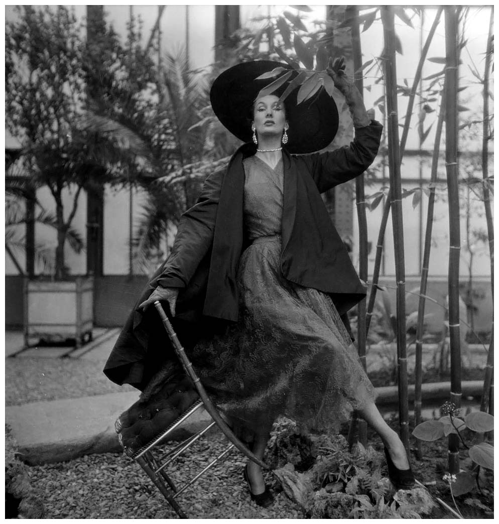 Barbara Goalen in Cristobal Balenciaga ensemble, photo by Henry Clarke, Paris, 1950