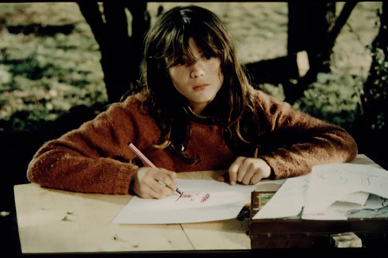 Emmanuelle Béart dans le film Demain les Mômes de Jean Pourtalé en 1976, Sunset Boulevard/Corbis via Getty Images
