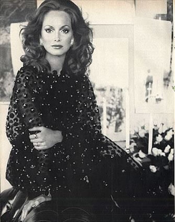 Karen Graham for Estee Lauder, photo by Victor Skrebneski