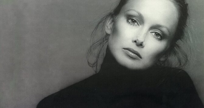 Karen Graham for Estee Lauder, photo by Victor Skrebneski