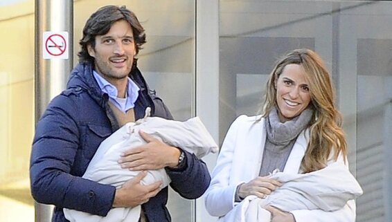 Rafael de Medina and his wife Laura Vecino Acha with their twins