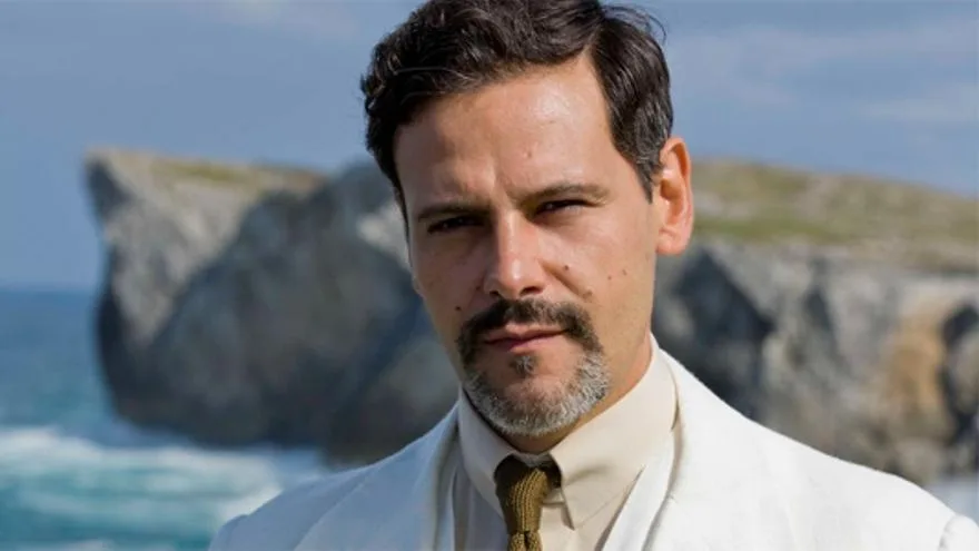 Roberto Enríquez as Gonzalo López, Marqués de Castro in Spanish tv series La Señora(2008-2010)