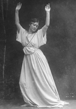 Isadora Duncan dancing in her tunic