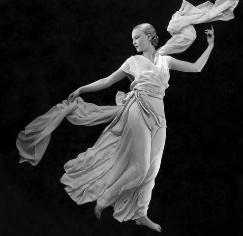 Madame Vionnets's evening wear, photo by George Hoyningen-Huene, 1931