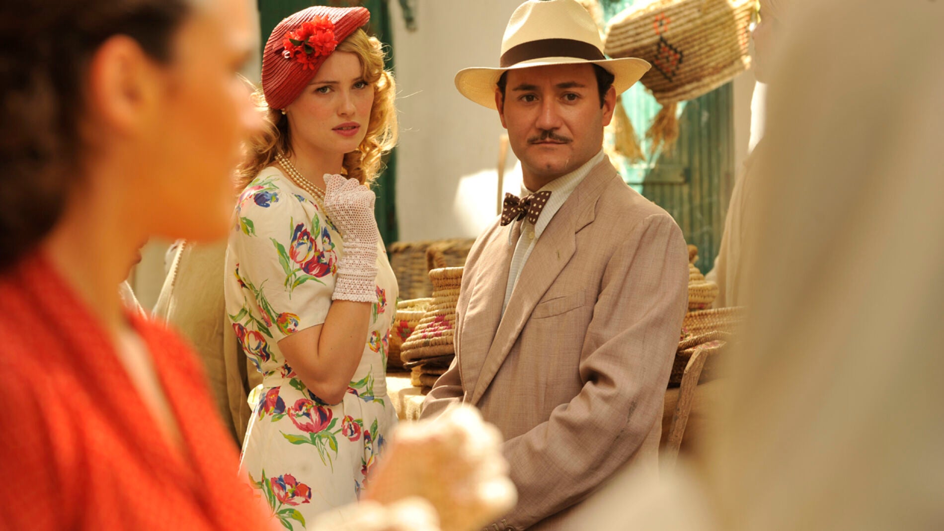 El tiempo entre costuras(tv series, 21 October 2013-20 January 2014)