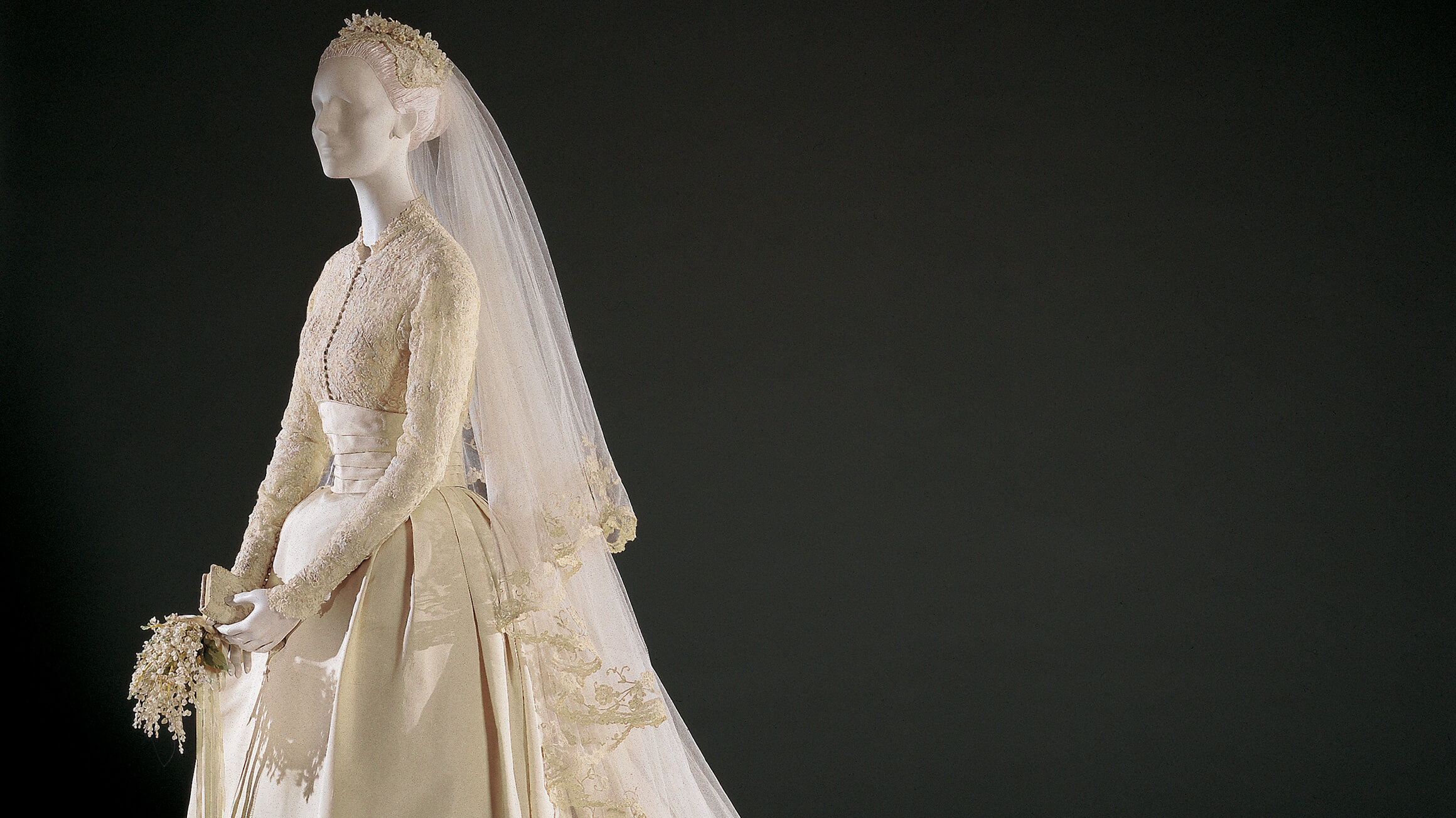 Grace Kelly's elegant wedding dresses of civil ceremony and religious ceremony on April 1956