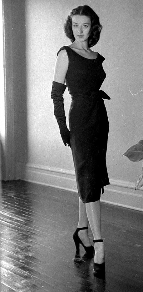 Dorian Leigh (April 23, 1917 – July 7, 2008), the first American supermodel, November 1946