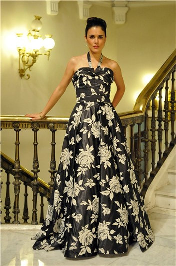 El tiempo entre costuras(tv series, 21 October 2013-20 January 2014)