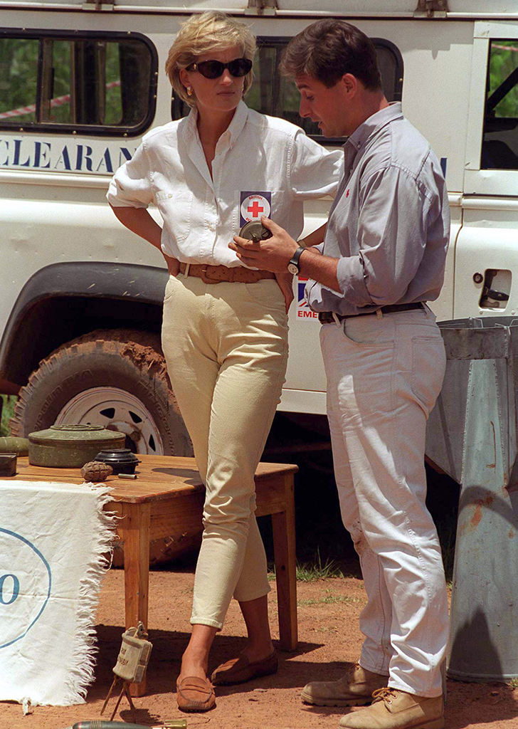 Elegant style icon wardrobe essentials: Princess Diana in white shirt