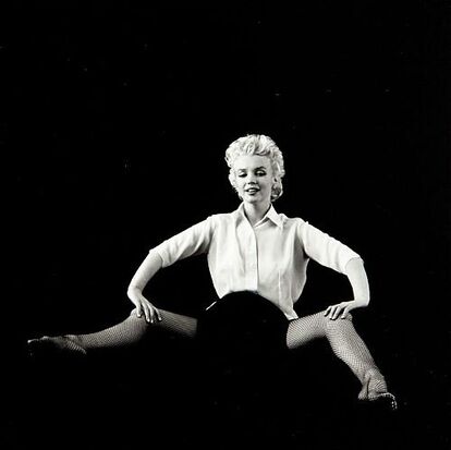 Elegant icon wardrobe essentials: The white shirt-Marilyn Monroe in white shirt