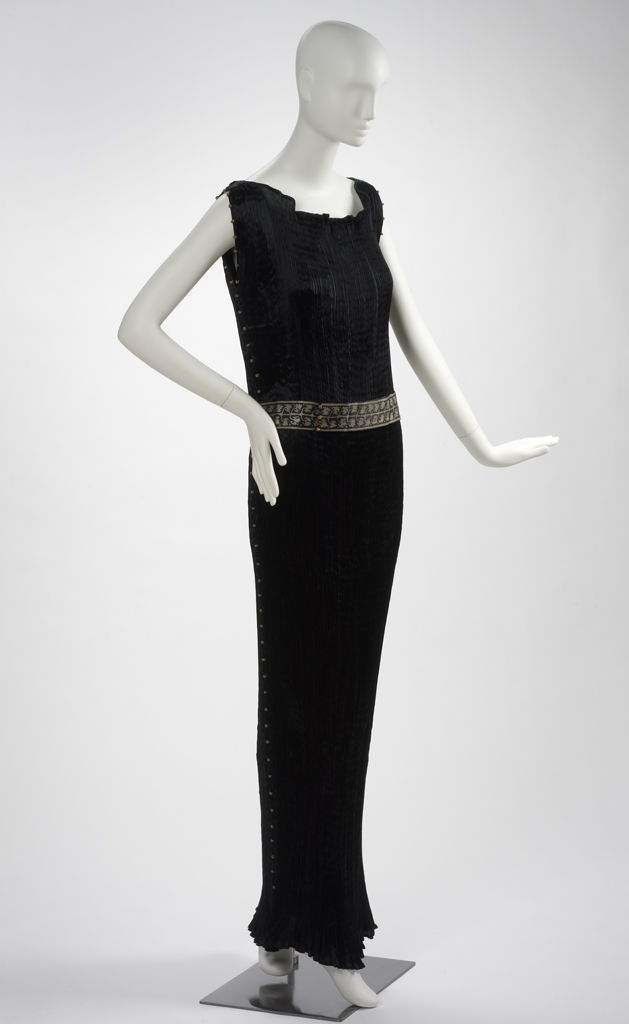 Black sleeveless Delphos dress by Mariano Fortuny