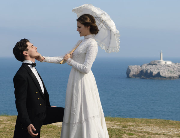 Best Spanish tv series Gran Hotel about the love story of Julio and Alicia