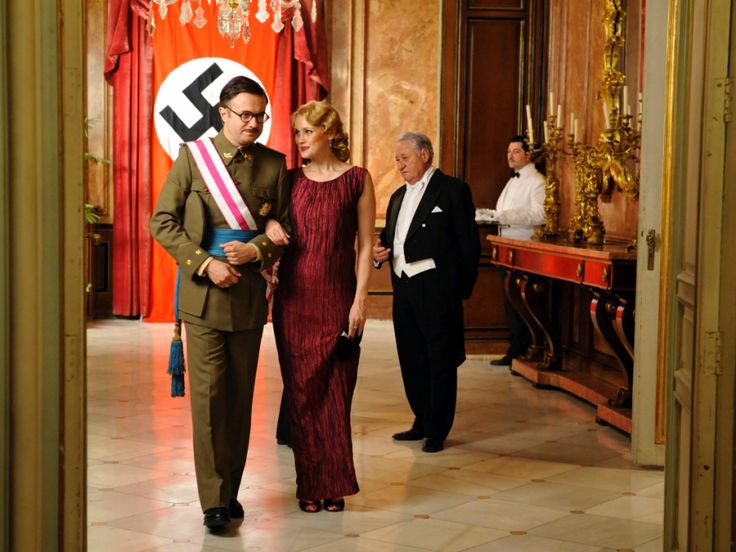 El tiempo entre costuras(tv series, 21 October 2013-20 January 2014)