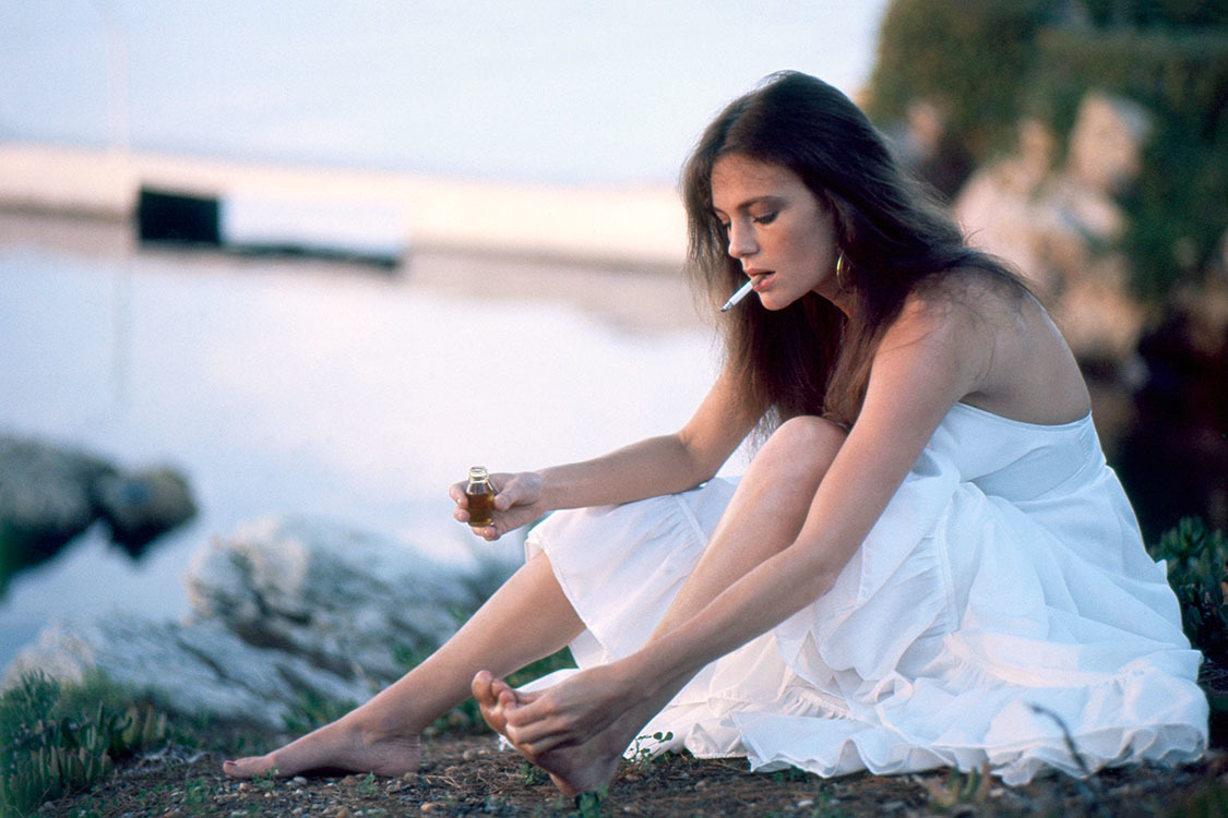 Jacqueline Bisset(born 13 September 1944), elegant English actress