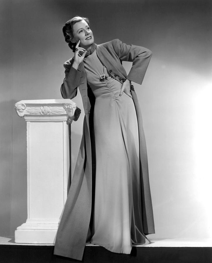 Irene Dunne elegant