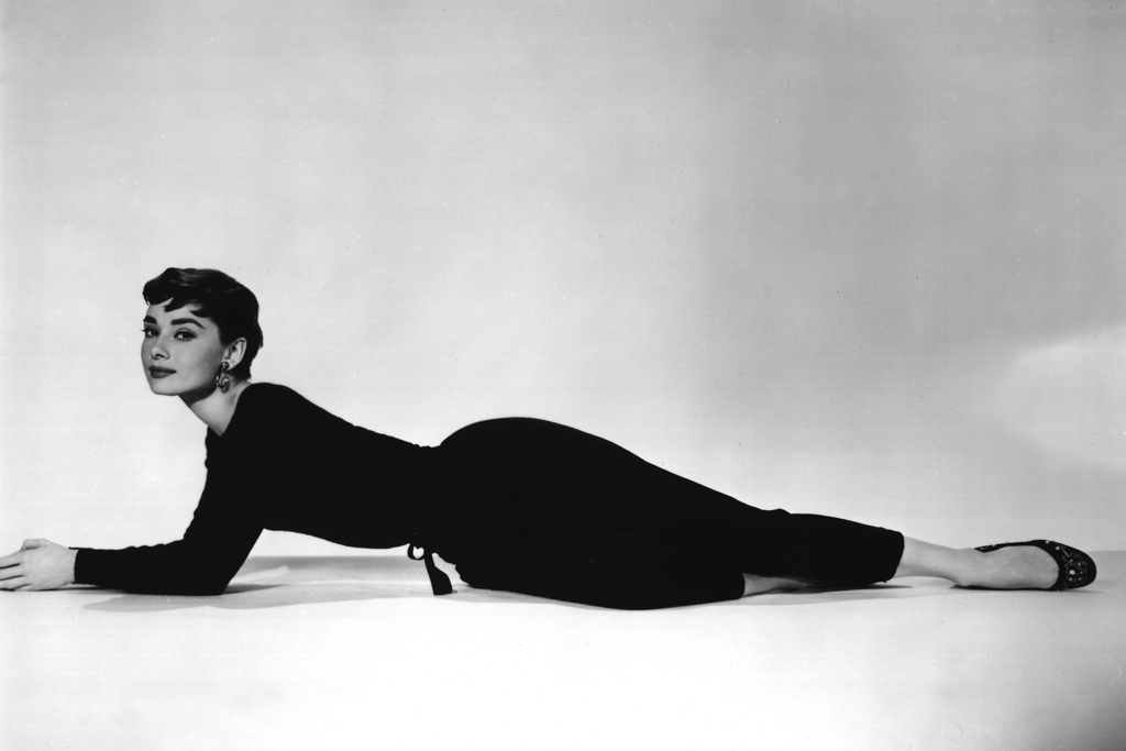 Elegant style icon wardrobe essentials: Audrey Hepburn in capri pants