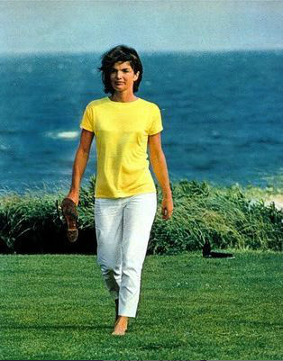 Elegant style icon wardrobe essentials: Jackie Kennedy Onassis in capri pants