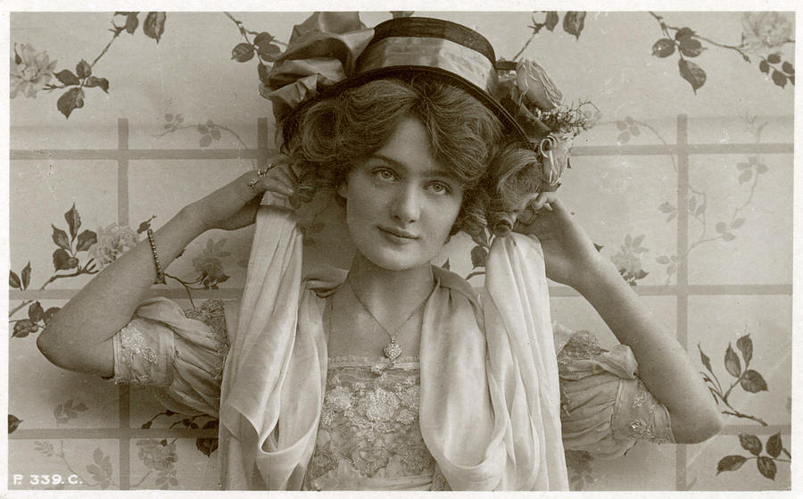 Portrait of Lily Elsie, elegancepedia