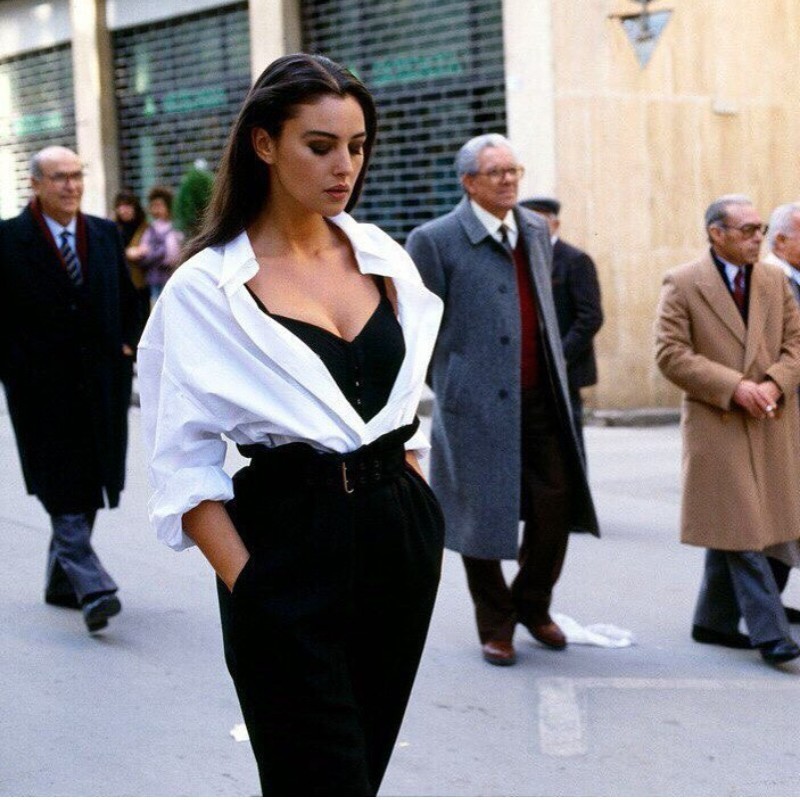 Elegant style icon wardrobe essentials: Monica Belluci in white shirt