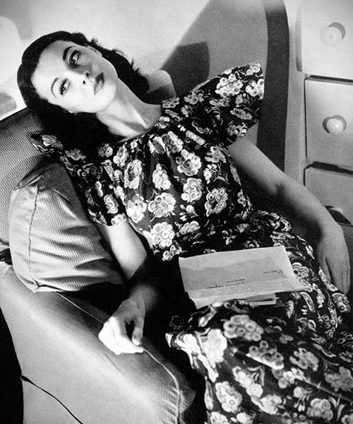 Vivien Leigh in Elsa Schiaparelli dress, Harpers Bazaar, photo by Hoyningen-Huene, 1940