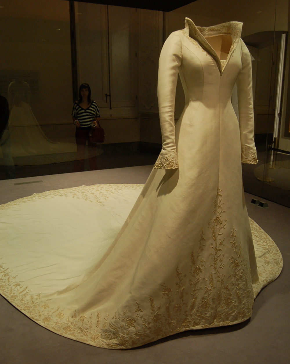 Queen Letizia royal wedding dress designed by Spanish royal couturier Manuel Pertegaz 