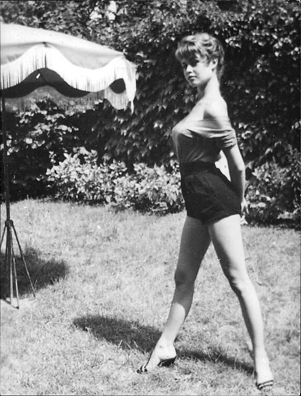 Elegant style icon wardrobe essentials: Brigitte Bardot in shorts