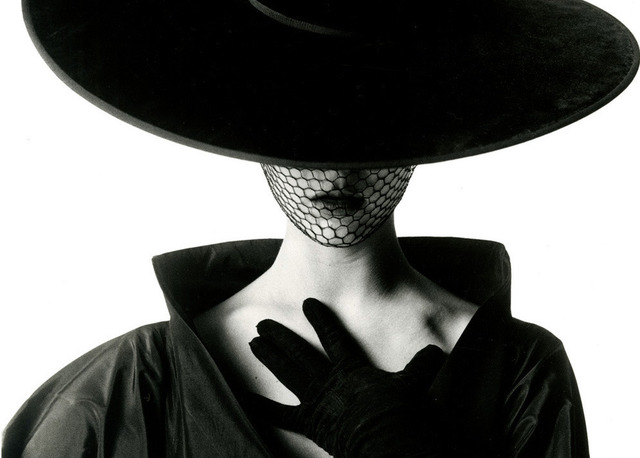 photo by Irving Penn(June 16, 1917 – October 7, 2009)