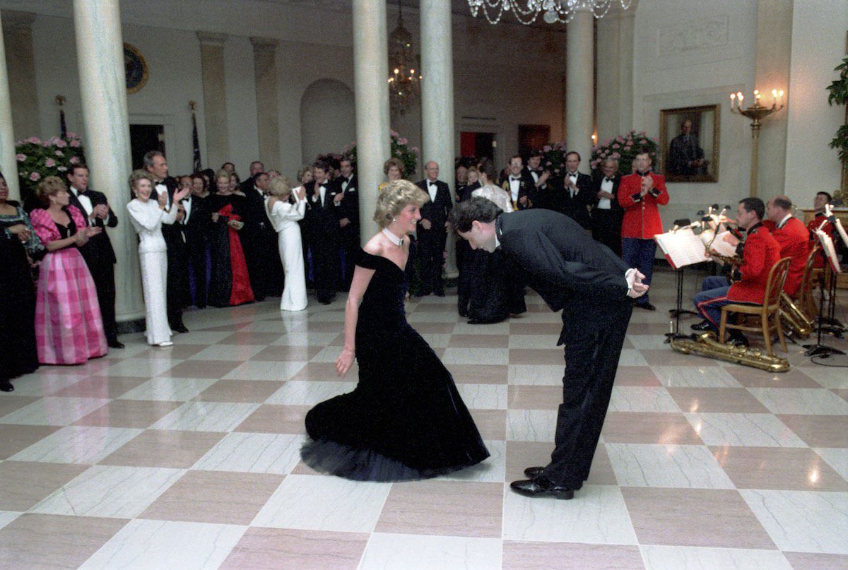 Princess Diana in John Travolta midnight blue velvet dress, white house, 9 November, 1985