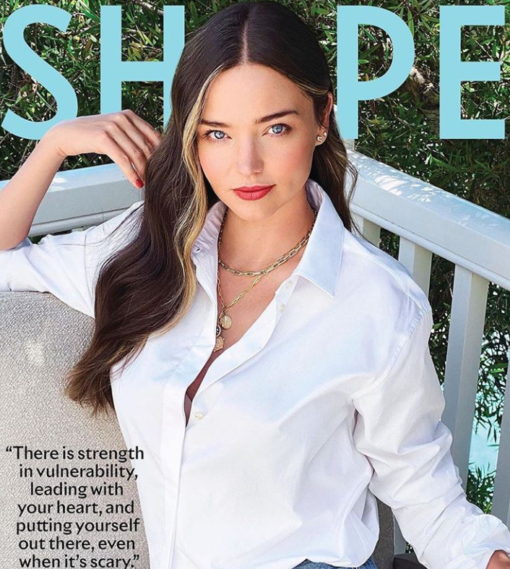 Elegant style icon wardrobe essentials: Miranda Kerr in white shirt