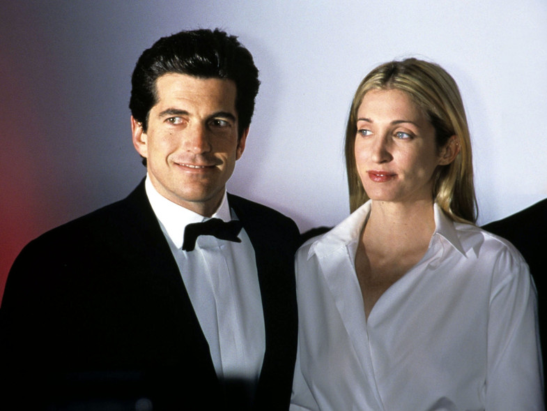 Carolyn Bessette-Kennedy with John F. Kennedy Jr. at the Whitney Museum, 9 March 1999.