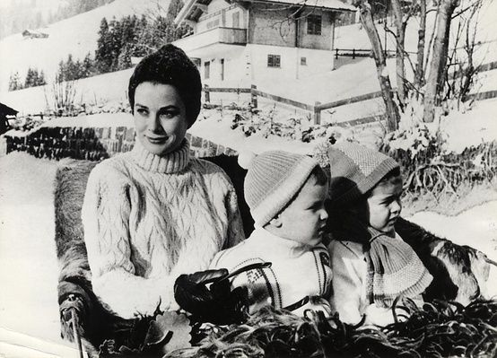 Elegant style icon wardrobe essentials: Grace Kelly in turtle neck Aran sweater