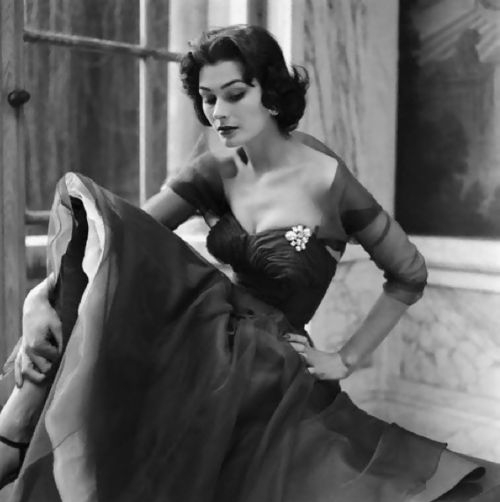 Anne Gunning in dress by Christian Dior for Vogue UK. Photo by Norman Parkinson, 1952