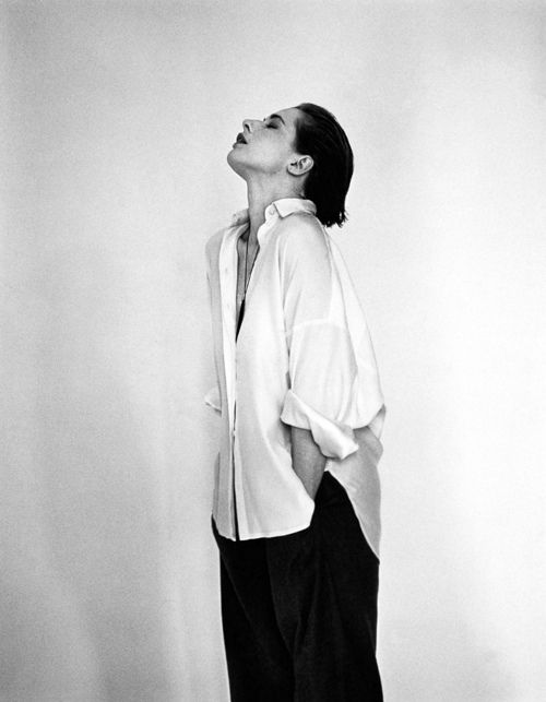 Elegant style icon wardrobe essentials: Isabella Rosellini in white shirt
