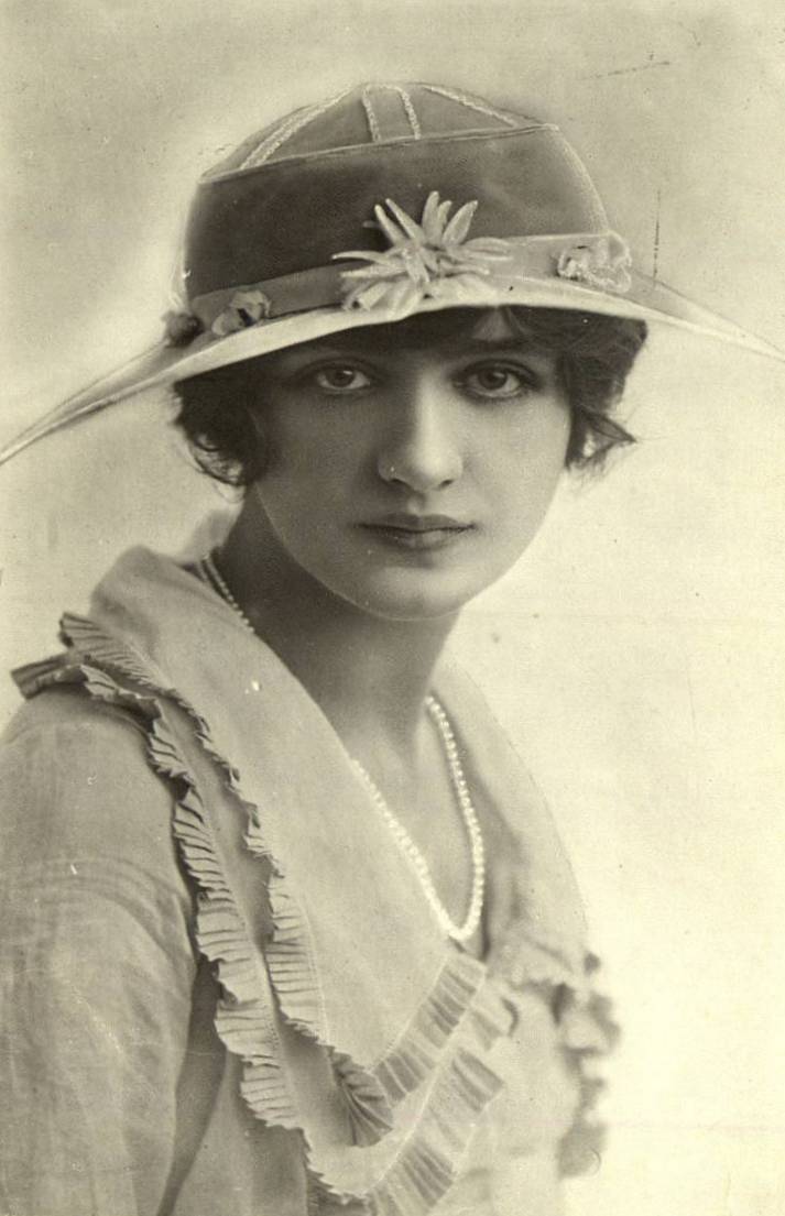 Portrait of Lily Elsie, elegancepedia