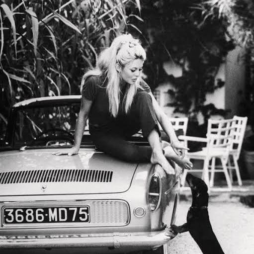 Elegant style icon wardrobe essentials: Brigitte Bardot in capri pants