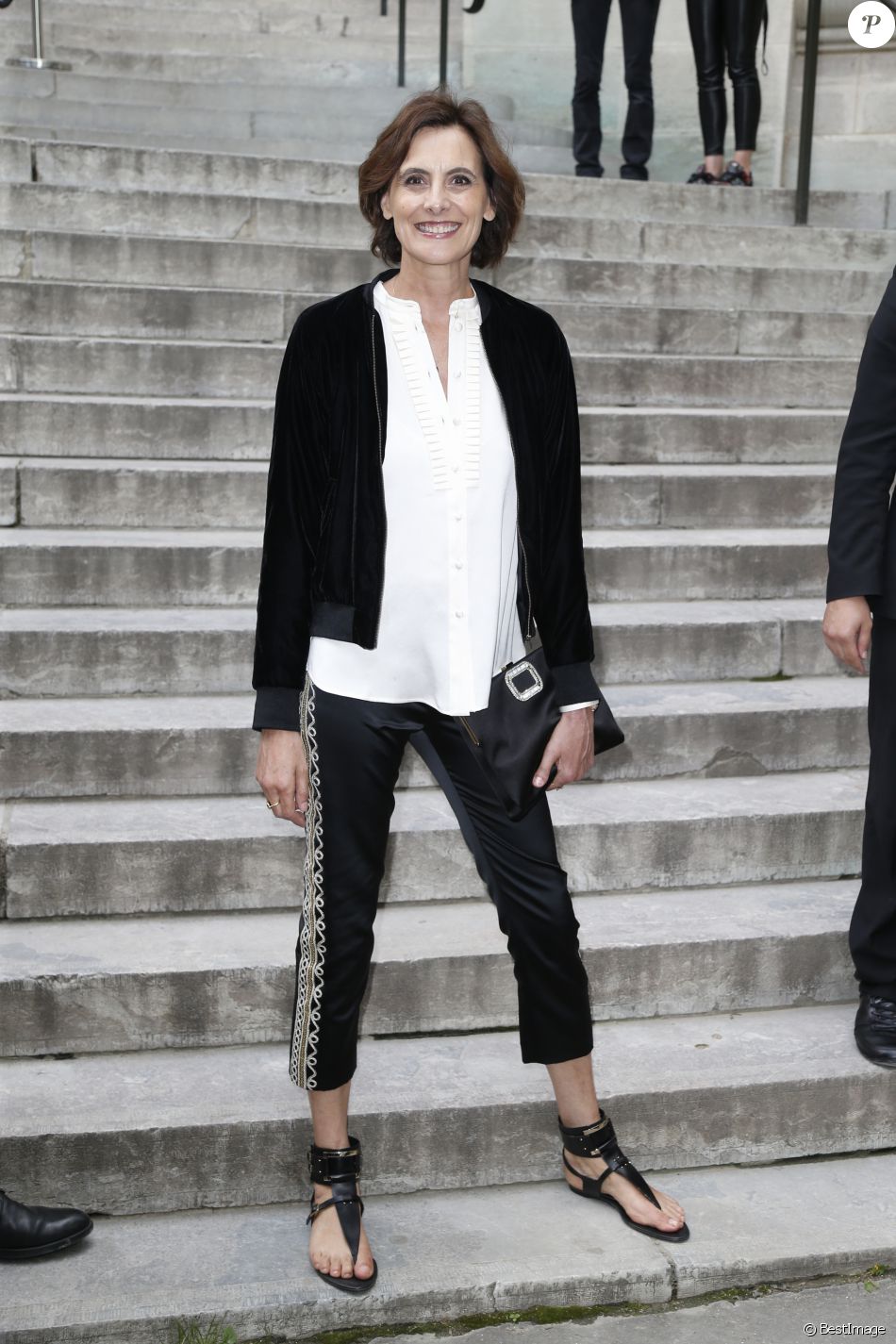 Elegant icon wardrobe essentials: Inès de La Fressange in white shirt