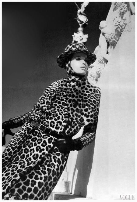 Veruschka pour le Vogue britannique, photo par Henry Clarke