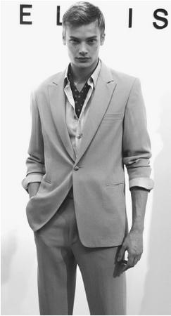 Perry Ellis, spring 2001 collection: wool/viscose crepe jacket and pants with a cotton dress shirt. © Reuters NewMedia Inc.