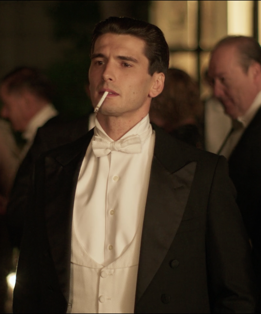 ​Yon González as Francisco Gómez on Netflix original series, Cable Girls (Las Chicas del Cable).