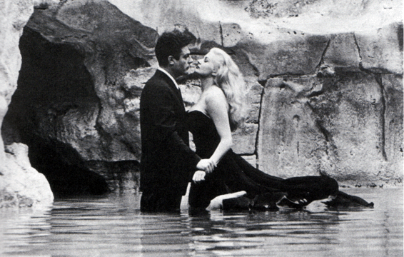 Marcello Mastroianni with Anita Ekberg in film La Dolce Vita